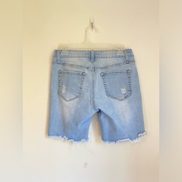 Fashion Nova Mid-Rise Distressed Pale Wash Denim Shorts Size 5 - Picture 3 of 8